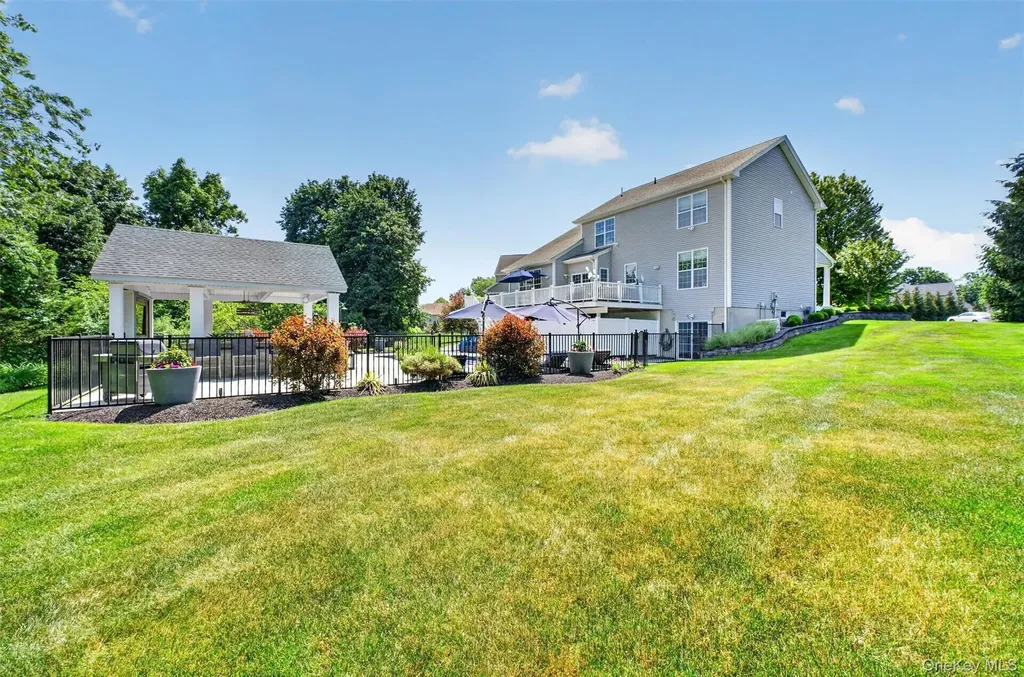 10 Sandlewood Circle Hopewell Junction NY 12533