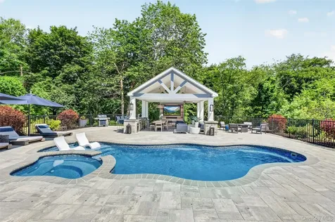 10 Sandlewood Circle Hopewell Junction NY 12533