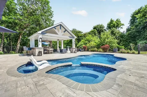 10 Sandlewood Circle Hopewell Junction NY 12533