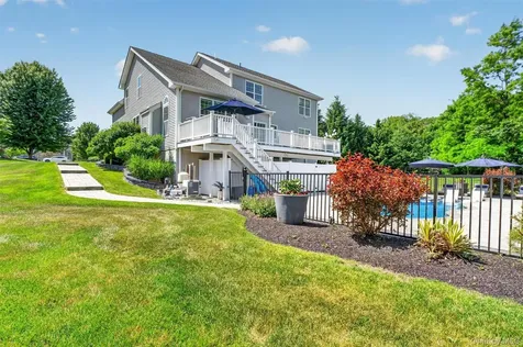 10 Sandlewood Circle Hopewell Junction NY 12533