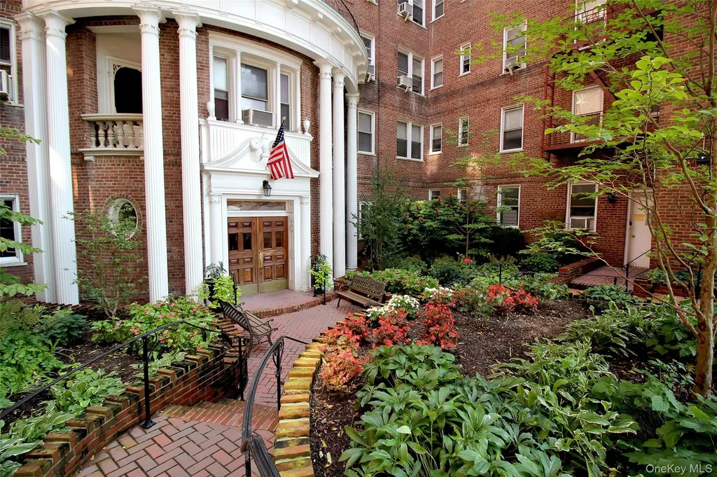 118-11 84th Avenue Kew Gardens NY 11415