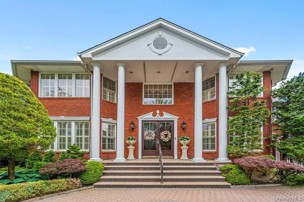 4 Point Crescent Whitestone NY 11357