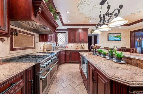 4 Point Crescent Whitestone NY 11357