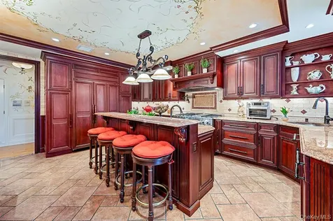 4 Point Crescent Whitestone NY 11357