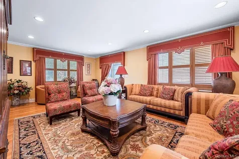 4 Point Crescent Whitestone NY 11357