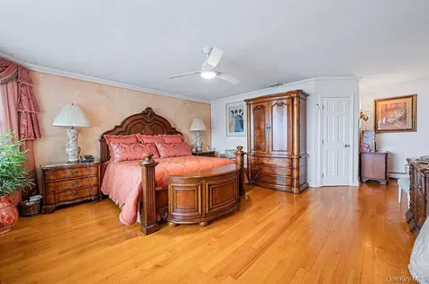 4 Point Crescent Whitestone NY 11357