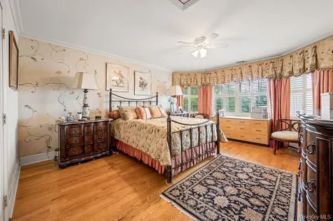 4 Point Crescent Whitestone NY 11357
