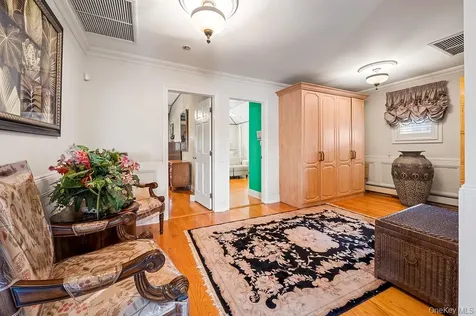 4 Point Crescent Whitestone NY 11357