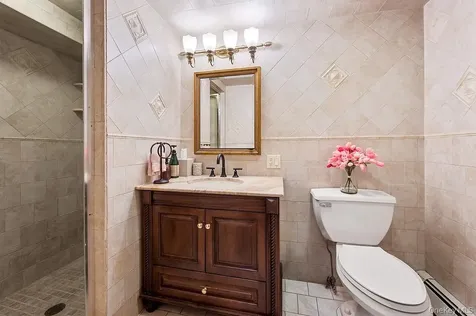4 Point Crescent Whitestone NY 11357