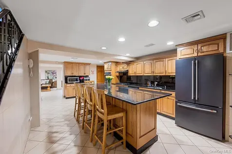 4 Point Crescent Whitestone NY 11357