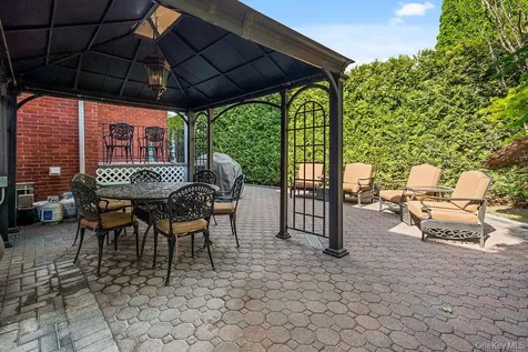 4 Point Crescent Whitestone NY 11357