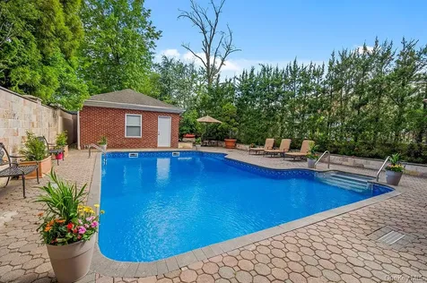 4 Point Crescent Whitestone NY 11357