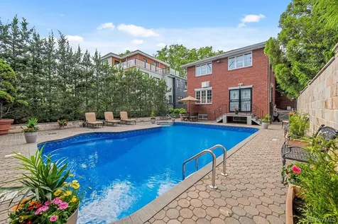 4 Point Crescent Whitestone NY 11357