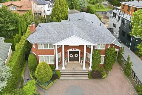 4 Point Crescent Whitestone NY 11357