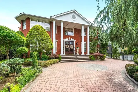4 Point Crescent Whitestone NY 11357