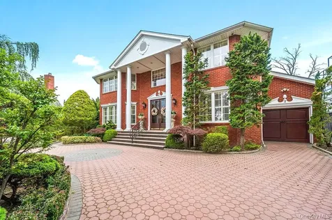 4 Point Crescent Whitestone NY 11357