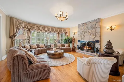 4 Point Crescent Whitestone NY 11357