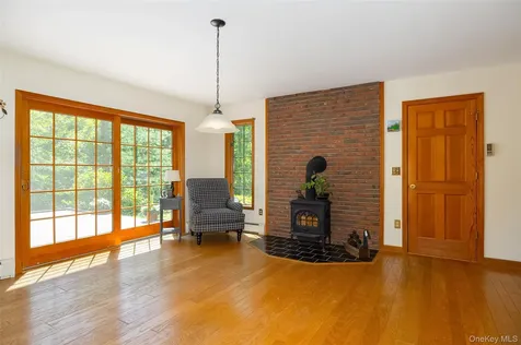 44 Eleanor Drive Salt Point NY 12578