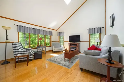 44 Eleanor Drive Salt Point NY 12578