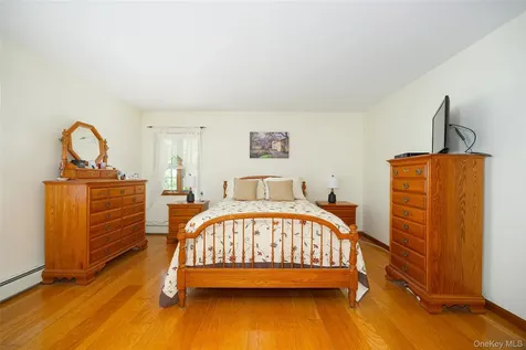 44 Eleanor Drive Salt Point NY 12578