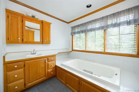 44 Eleanor Drive Salt Point NY 12578