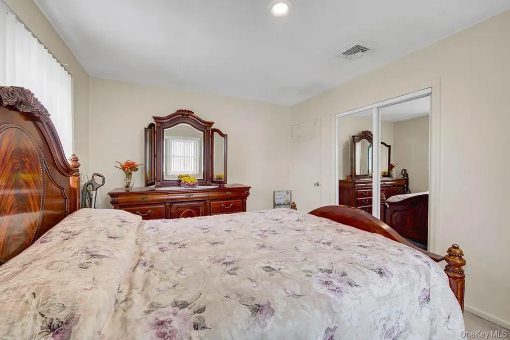 1662 Sherbourne Road Valley Stream NY 11580