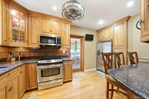 51 Cumberland Drive Yonkers NY 10704