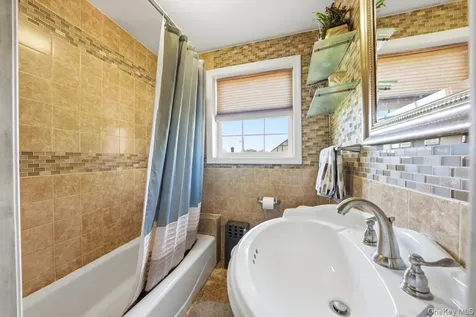 51 Cumberland Drive Yonkers NY 10704