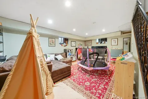51 Cumberland Drive Yonkers NY 10704