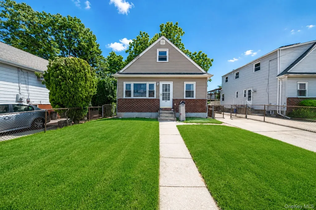 124 Washington Avenue Valley Stream NY 11580