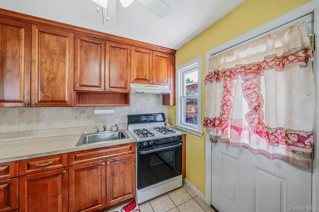 124 Washington Avenue Valley Stream NY 11580