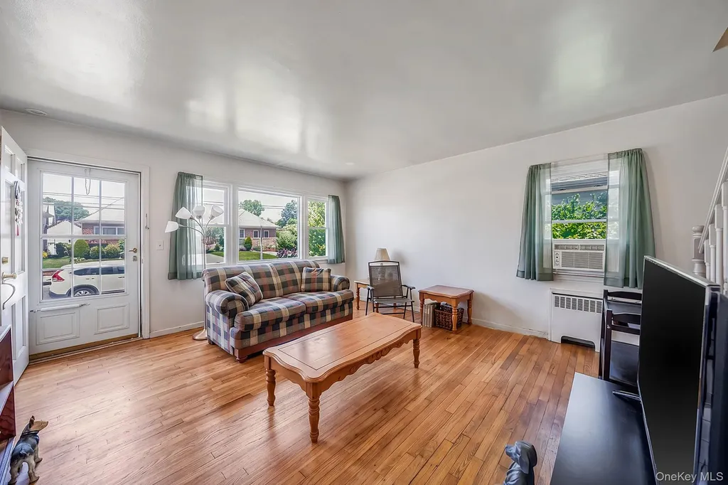 124 Washington Avenue Valley Stream NY 11580