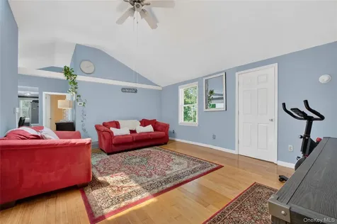 68 Mulford Avenue Staatsburg NY 12580