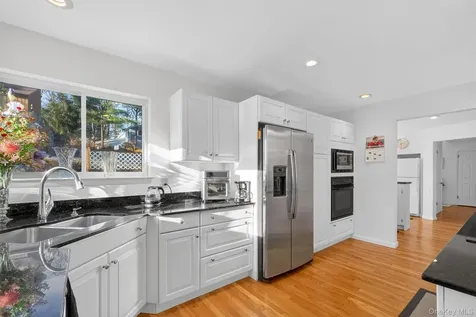 33 Maple Moor Lane Cortlandt Manor NY 10567