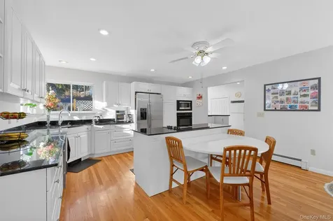 33 Maple Moor Lane Cortlandt Manor NY 10567