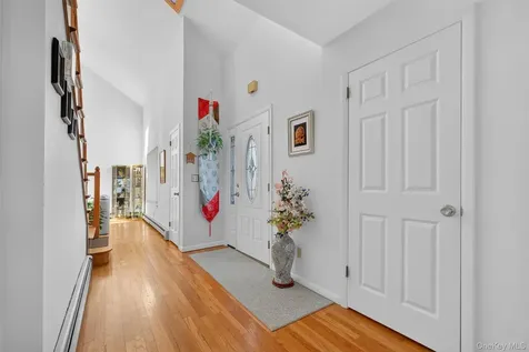 33 Maple Moor Lane Cortlandt Manor NY 10567
