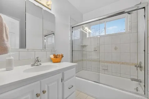 33 Maple Moor Lane Cortlandt Manor NY 10567