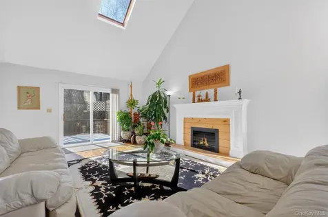 33 Maple Moor Lane Cortlandt Manor NY 10567