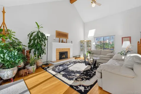 33 Maple Moor Lane Cortlandt Manor NY 10567