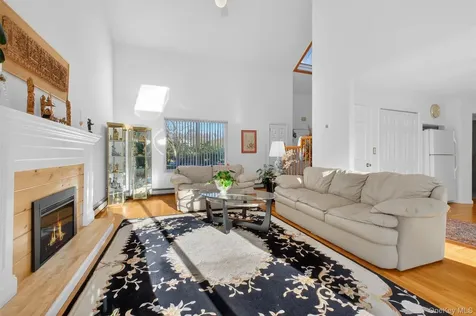33 Maple Moor Lane Cortlandt Manor NY 10567