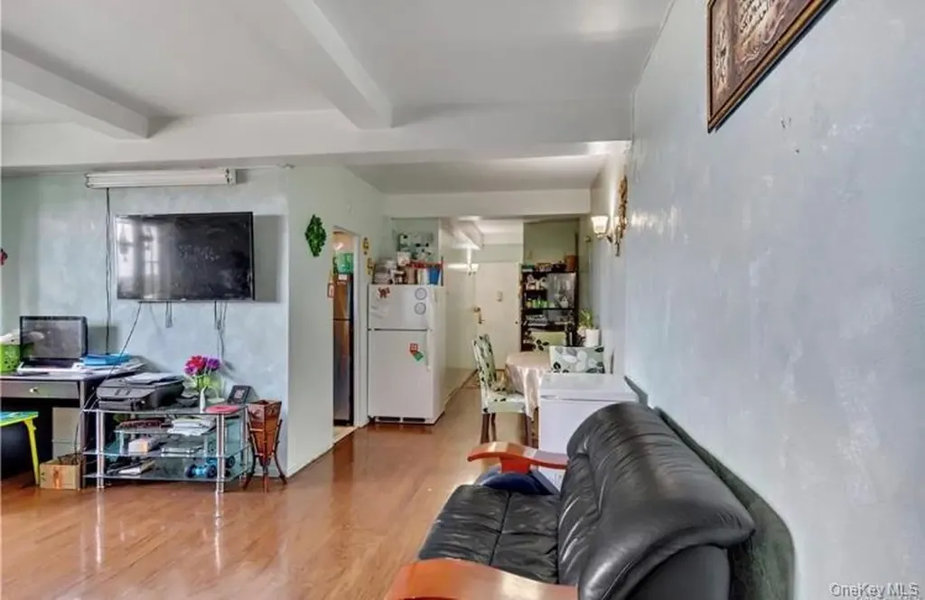 1970 E Tremont Avenue Bronx NY 10462