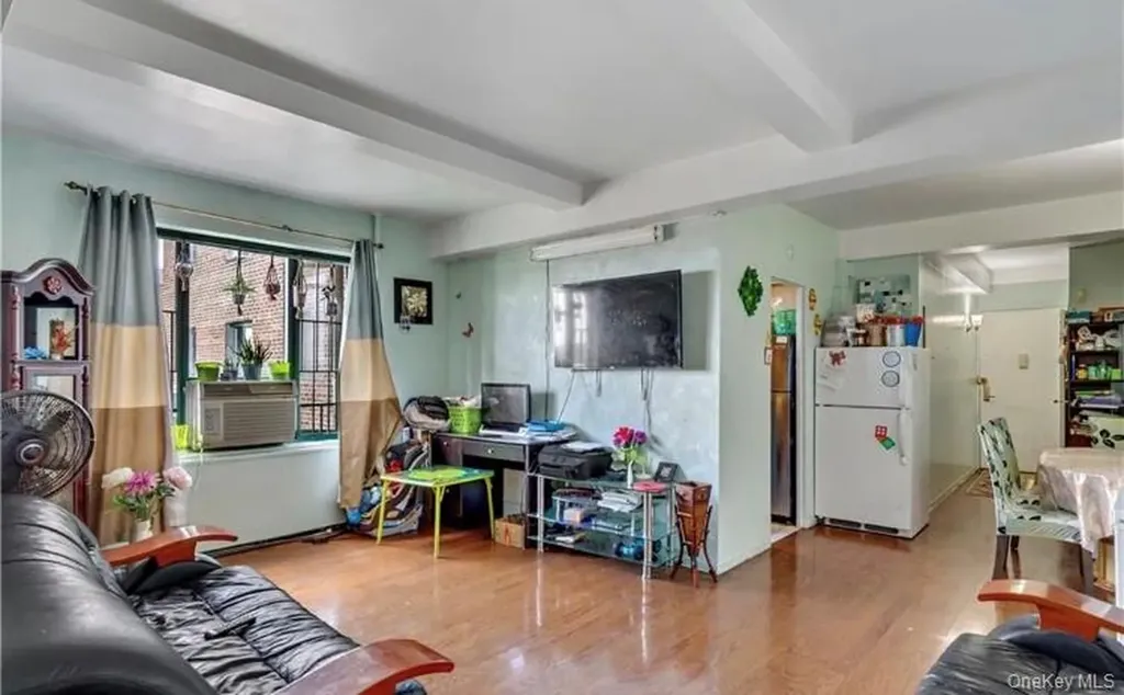 1970 E Tremont Avenue Bronx NY 10462