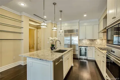 1000 Royal Court North Hills NY 11030