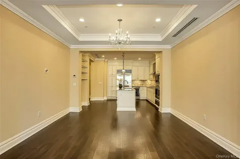 1000 Royal Court North Hills NY 11030