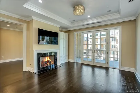 1000 Royal Court North Hills NY 11030