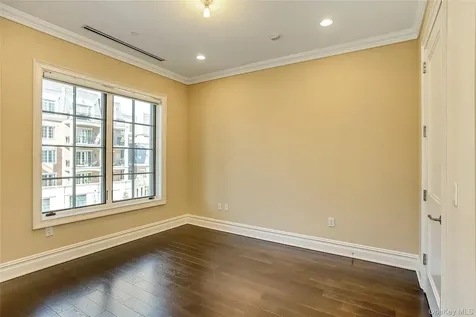 1000 Royal Court North Hills NY 11030