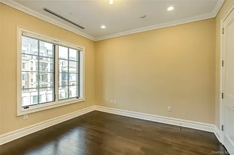 1000 Royal Court North Hills NY 11030