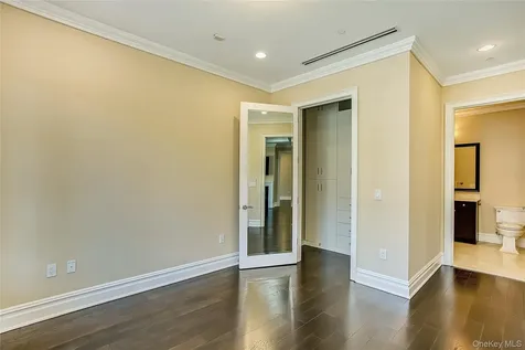 1000 Royal Court North Hills NY 11030