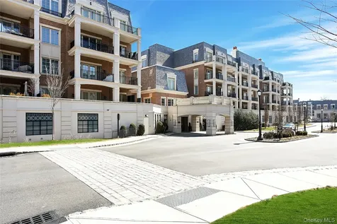 1000 Royal Court North Hills NY 11030