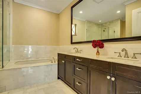 1000 Royal Court North Hills NY 11030